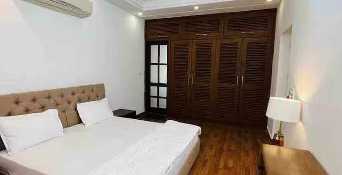 3BHK duplex for rent in Saket – Fully furnished DDA flat in Anupam Apartments with terrace garden and 2 car parking