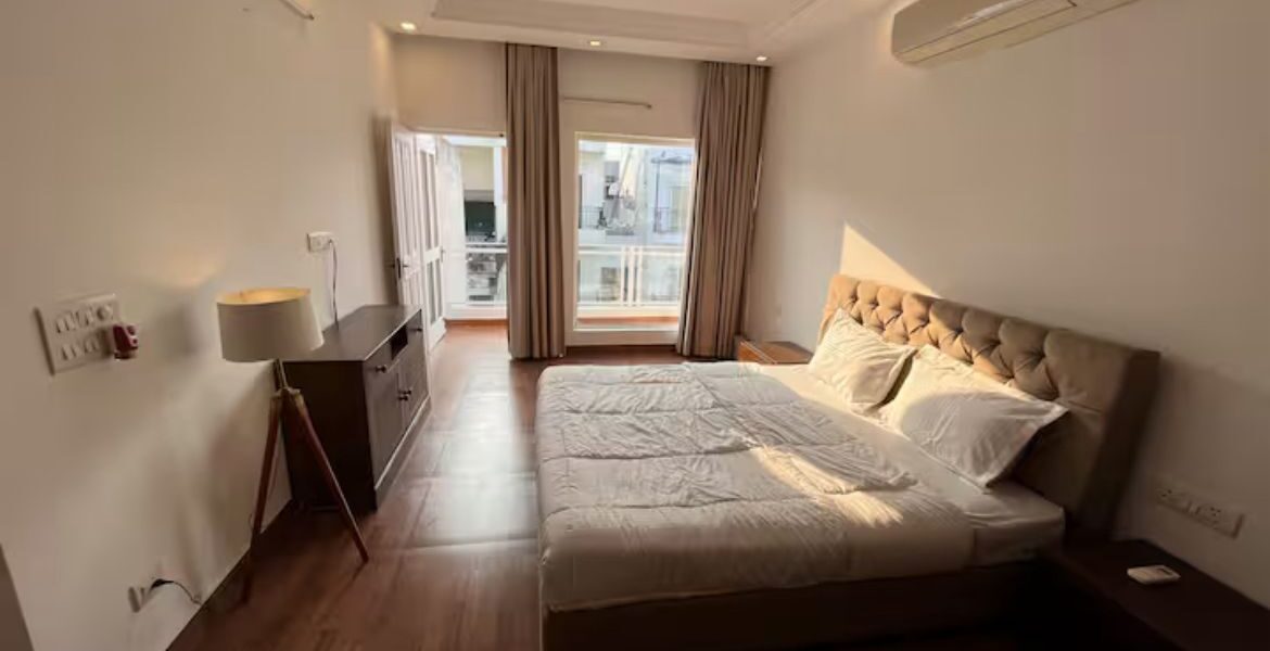 3BHK duplex for rent in Saket – Fully furnished DDA flat in Anupam Apartments with terrace garden and 2 car parking