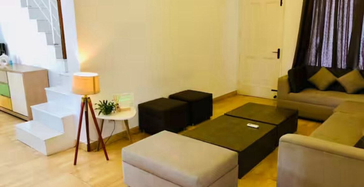3BHK duplex for rent in Saket – Fully furnished DDA flat in Anupam Apartments with terrace garden and 2 car parking